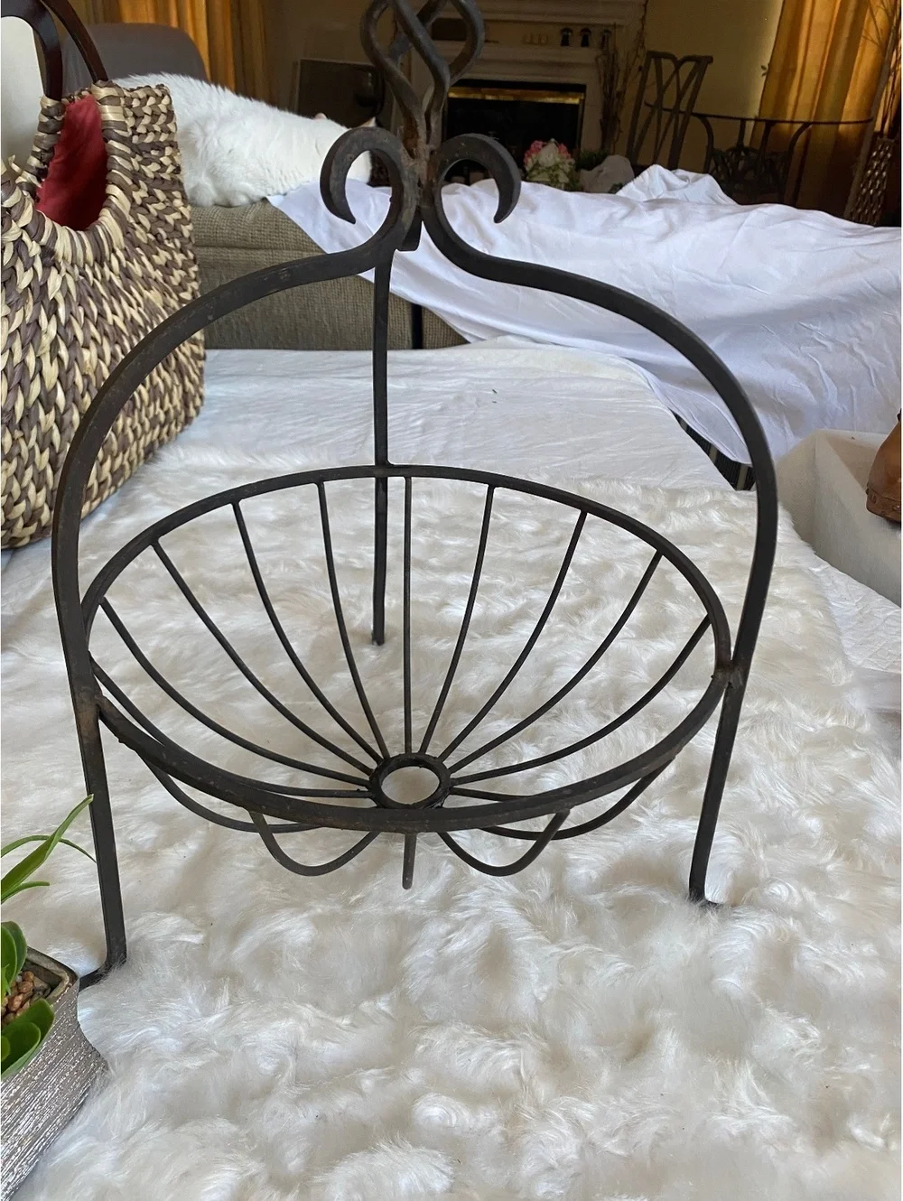 Vintage Style Metal Hanging Basket with Decorative Handle
